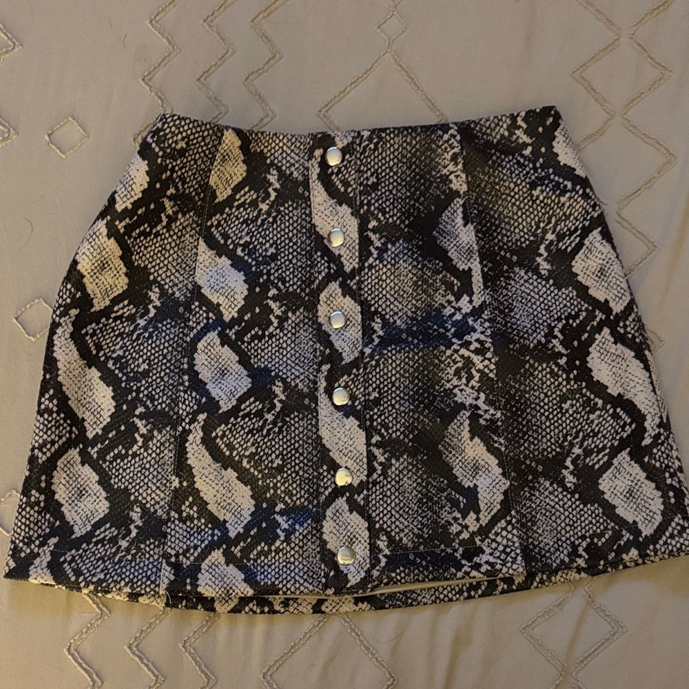 Urban Outfitters Black and Gray Snake Print Mini Skirt